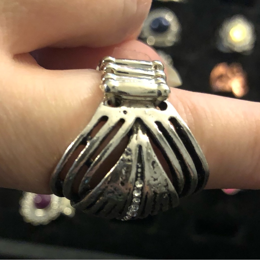 Silver and Rhinestone stretch ring - Picture 3 of 4